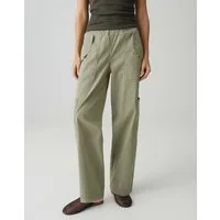 OPUS PANTS Cargohose Mucia myth aus weicher Webware mit Stretchkomfort Cargotaschen unterstreichen den modernen Utility Look