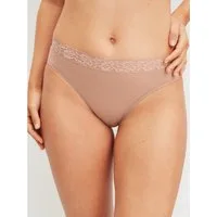 CALIDA Slip Natural Comfort Lace verspielte Spitze, Regular-Cut, elastischer Single Jersey, weich
