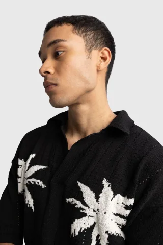 Herren T-Shirt mit tropischem Druck und V-Ausschnitt