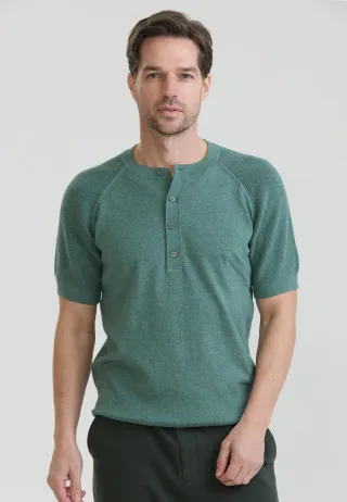 T-Shirt Basic-Strick-T-Shirt Mit Rundhalsausschnitt Und Knöpfen