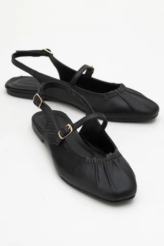 Britney Leder Closed-Toe Sandale