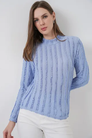 Strukturierte Slim-Fit Halbhochkragenbluse