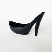 itenga Dekoobjekt Deko Schuh HighHeel Pump aus Kunststoff schwarz ideal zum Befüllen