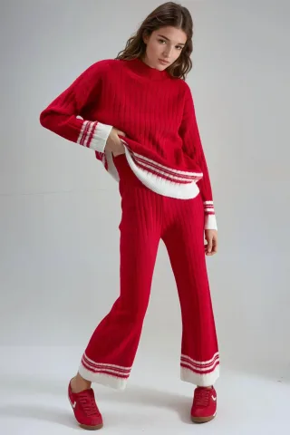 Gestreiftes, geripptes Strick-Set mit halbem Rollkragen
