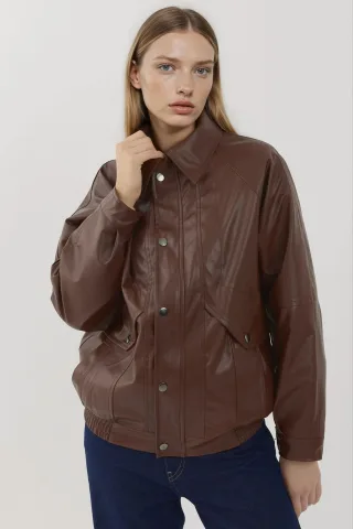 Übergroße Kunstlederjacke mit Taschen