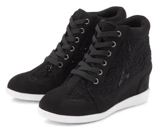LASCANA Sneaker "Freizeitschuh, Keilstiefelette, Stiefelette" mit innenliegendem Keilabsatz und Spitzendetails