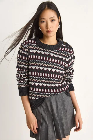 Pulli mit ethnischem Muster
