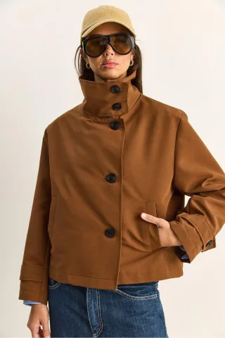 Kurzer Trenchcoat mit Mandarinkragen