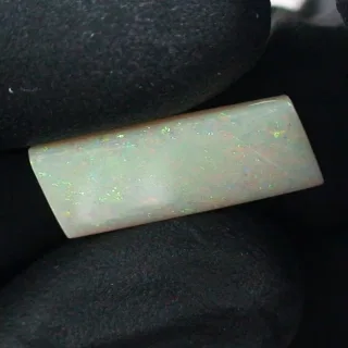 4,41 ct White Opal Multicolor Edelstein Lightning Ridge Australien