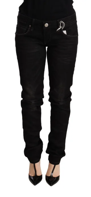 Acht Skinny Jeans im Freizeitstil
