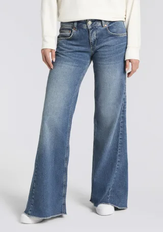 Herrlicher 5-Pocket-Jeans "Edna Kama Denim" Flared Fit, extra Weite