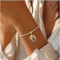 XCOAST Anhänger mit Gravur Ave Maria Charm – 925 versilberter Anhänger mit Herz (maria charm kette damen, christlich & symbolisch), Maria Charm Kette Damen