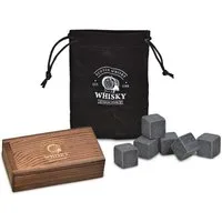 Woma Eiswürfel-Steine Basalt Whisky Steine Geschenk Set in edler Holzbox - 7-teilig, Wiederverwendbare Kühlwürfel inklusive Samtbeutel