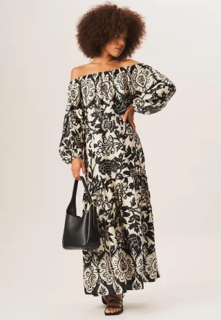 Bardot-Maxikleid mit einfarbigem Bordürenmuster