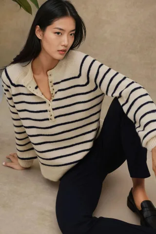 Gestreifter Button-Kragen-Pullover