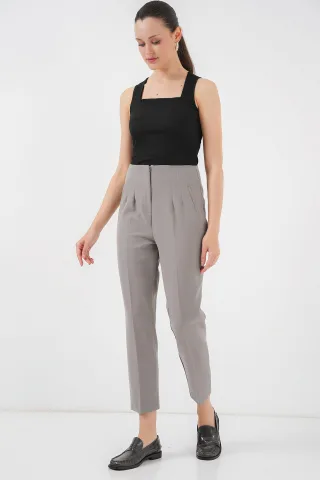 Hoch taillierte Slim-Fit Crepe-Hosen in verkürzter Länge