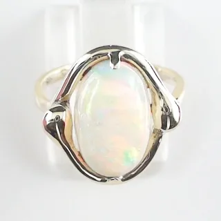 Eleganter Damenring mit GEM White Opal aus Lightning Ridge in 585 Gelbgold
