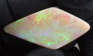 33,60 ct White Opal Multicolor Edelstein Lightning Ridge Australien