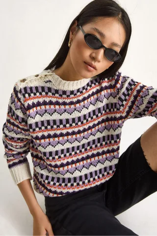 Ethnisch gemusterter gestrickter Pullover