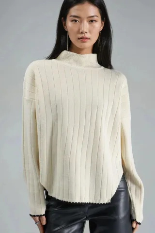 Oversized-Pullover mit Stickdetails