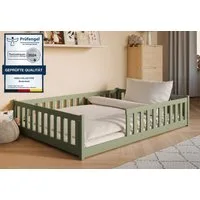 Kids Collective Kinderbett Bodenbett Bett mit Rausfallschutz & Lattenrost Montessori Bett Kinder (weitere Größen 80x160, 80x180, 90x190, 90x200, 120x200 cm), Jugendbett Einzelbett optional mit Matratze Olivgrün Kiefer 140x200 cm
