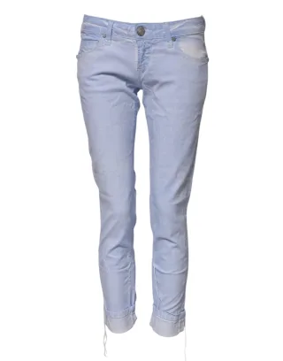 Acht Hellblaue Baumwolle Slim Fit Denim Niedrigbund Jeans