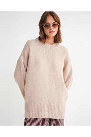 Übergröße Rippstrickpullover mit Rundhalsausschnitt