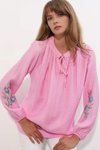 Bestickte Oversize-Crepe-Bluse