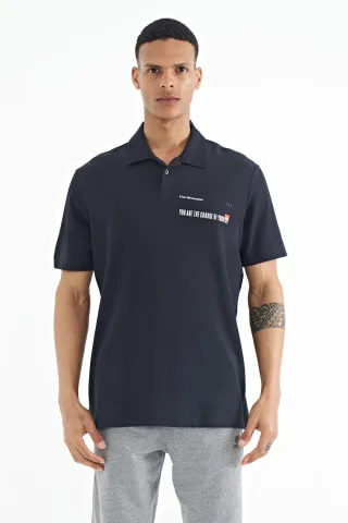 Dunkelblau