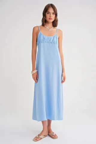 Maxikleid mit gerafftem Detail und Trägern