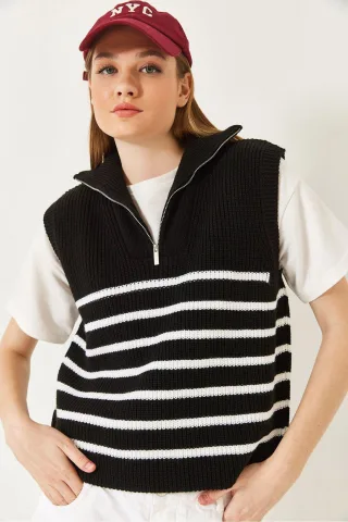 Gestreifter Strickpullover-Weste mit Reißverschlusskragen