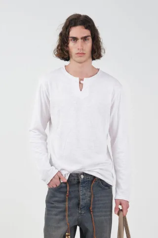T-Shirt aus Baumwolle mit Knopfdetails und Rundhalsausschnitt