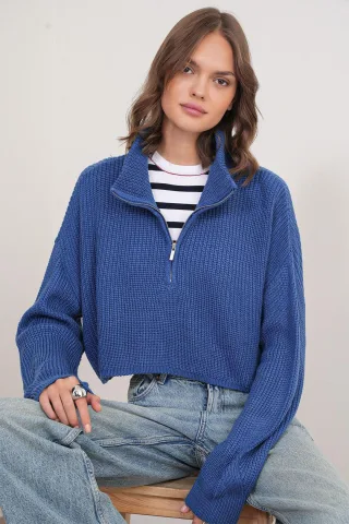 Strukturierter Pullover mit langem Arm und Reißverschlusskragen