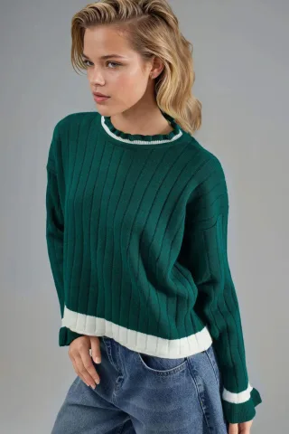 Gestreifter Strickpullover mit Rundhalsausschnitt