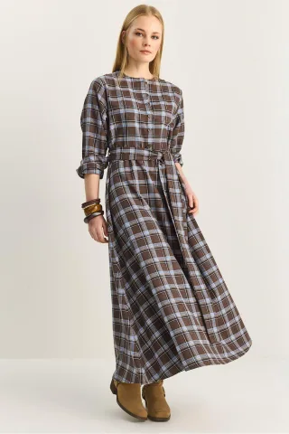 Karierte Midi-Kleid mit Gürtel