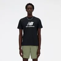 New Balance T-Shirt SPORT ESSENTIALS LOGO T-SHIRT sportliches T-Shirt, Kurzarmdesign, mit Rundhalsausschnitt