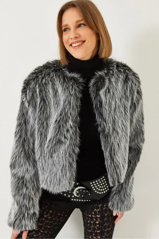 Boxy Crop Kunstfellmantel