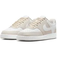 Nike Sportswear W COURT VISION LOW P NBK Sneaker inspiriert vom Design des Nike Air Force