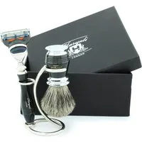 Haryali London Rasierpinsel-Set Gillette Fusion Rasierer mit schwarzem Griff und Edelstahlständer, 3 tlg.