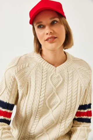 Musterierter V-Ausschnitt Fitted Strickpullover