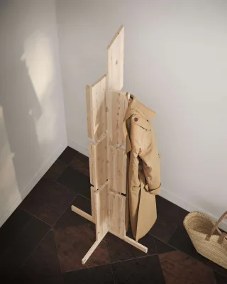 Karup Design Garderobenständer "Keeper Coat Stand, Kleiderständer mit 12 Haken, Made in Europe" frei stehend, vielseitig einsetzbar, FSC-zertifiziertes Massivholz