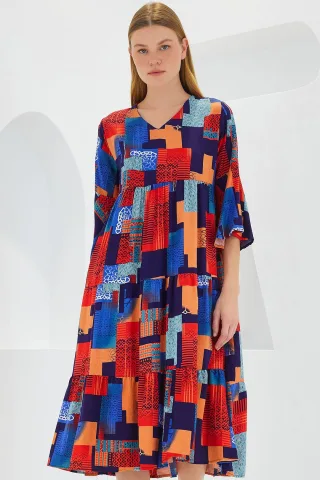 Gemustertes V-Ausschnitt-Midi-Kleid mit kurzen Ärmeln