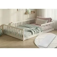 Kids Collective Kinderbett Bodenbett Bett mit Rausfallschutz & Lattenrost Montessori Bett Kinder (weitere Größen, 90x200, 120x200 cm), Jugendbett Einzelbett mit Matratze, weiß Kiefer 140x200 cm