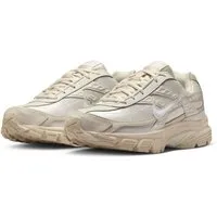 Nike Sportswear Initiator Sneaker inspiriert vom Design des Nike P-6000