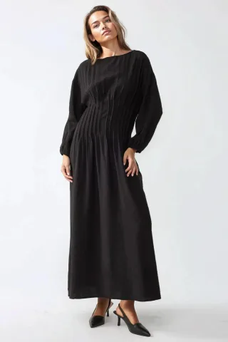 Langärmliges Maxikleid mit Rundhalsausschnitt