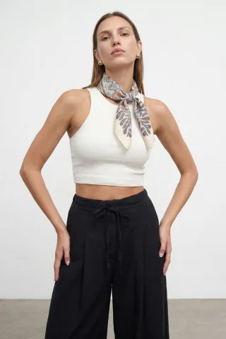 Rippenshirt ohne Ärmel mit cropped Schnitt