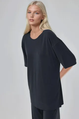 T-Shirt mit Schlitzdetails und Rundhalsausschnitt, kurzarm