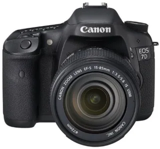 Canon EOS 7D [18MP Live View Full HD 3"] schwarz inkl. EF-S 18-135mm 1:35-56 IS Objektiv