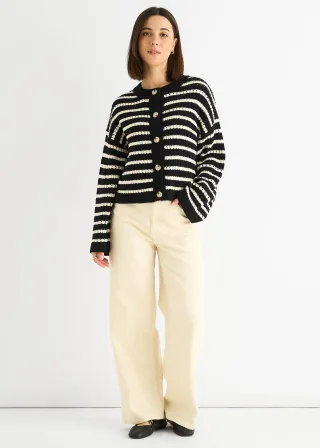 Schwarz gestreifter Strickcardigan mit Zopfmuster