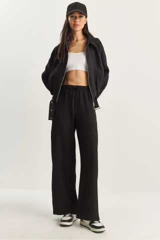 Hoch taillierte weit geschnittene Hose